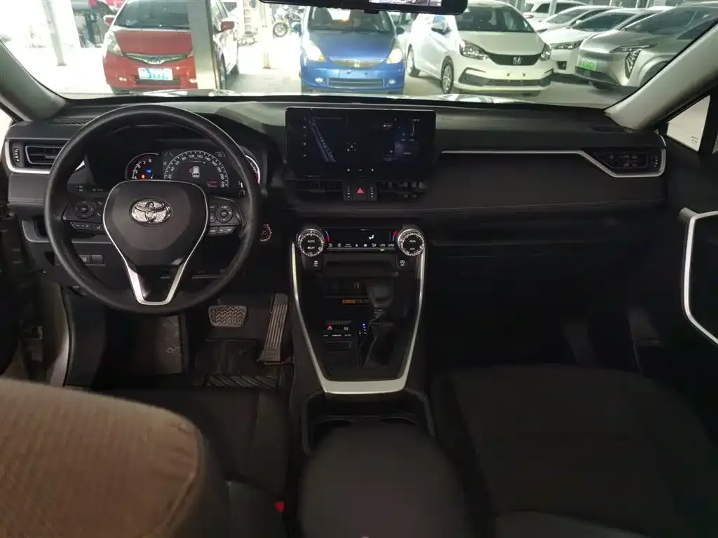 Toyota RAV4 — фото 4