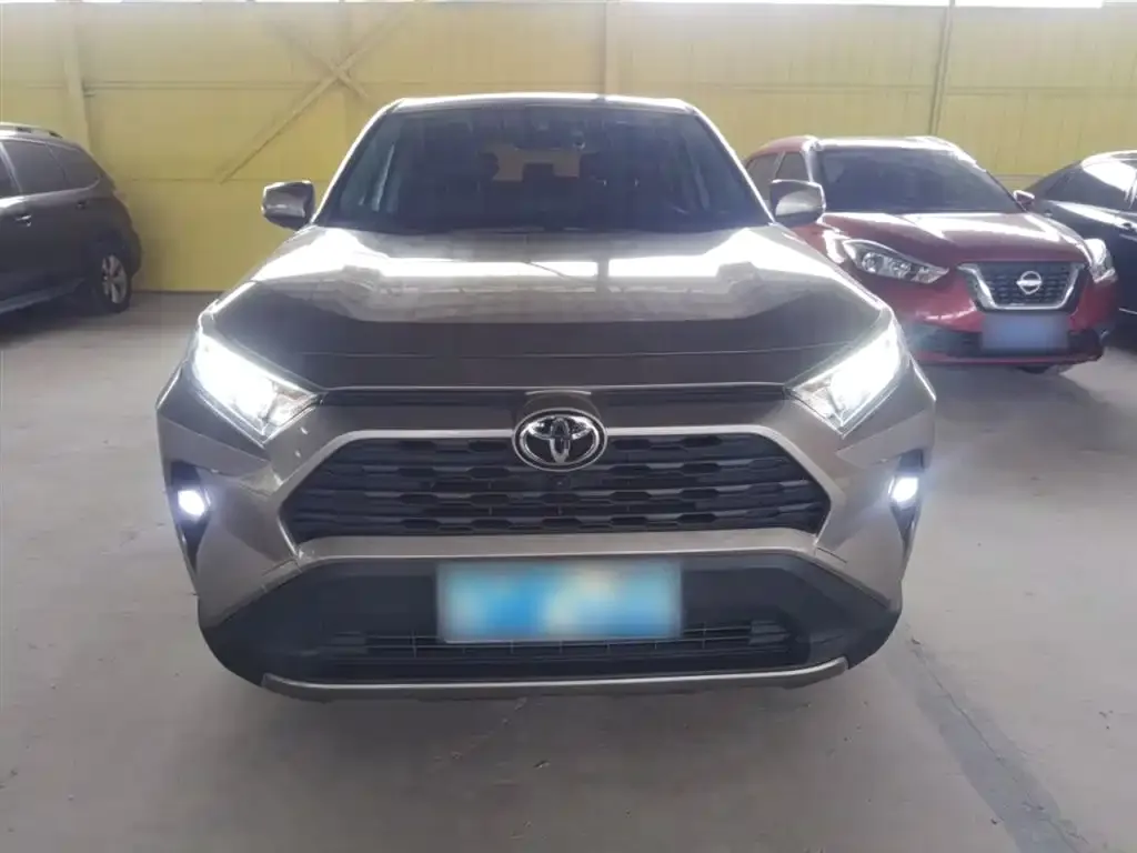 Toyota RAV4 — фото 6