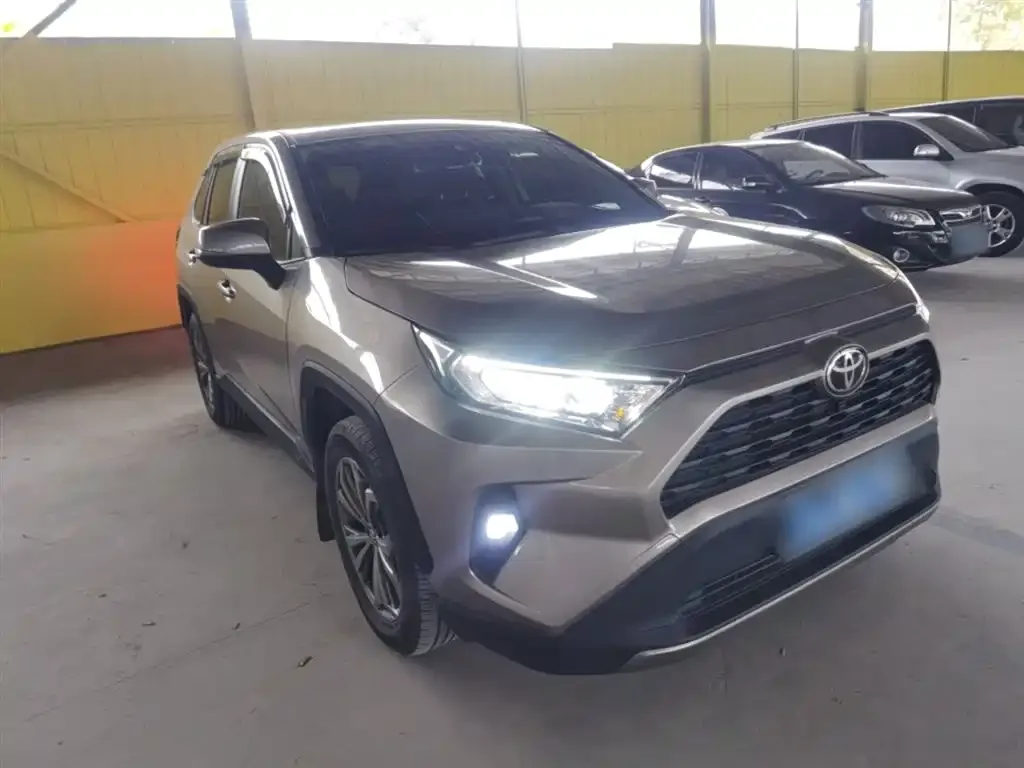 Toyota RAV4 — фото 7