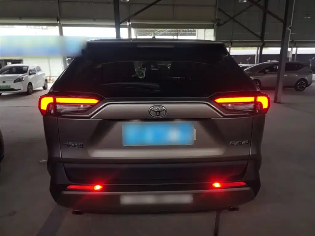 Toyota RAV4 — фото 2