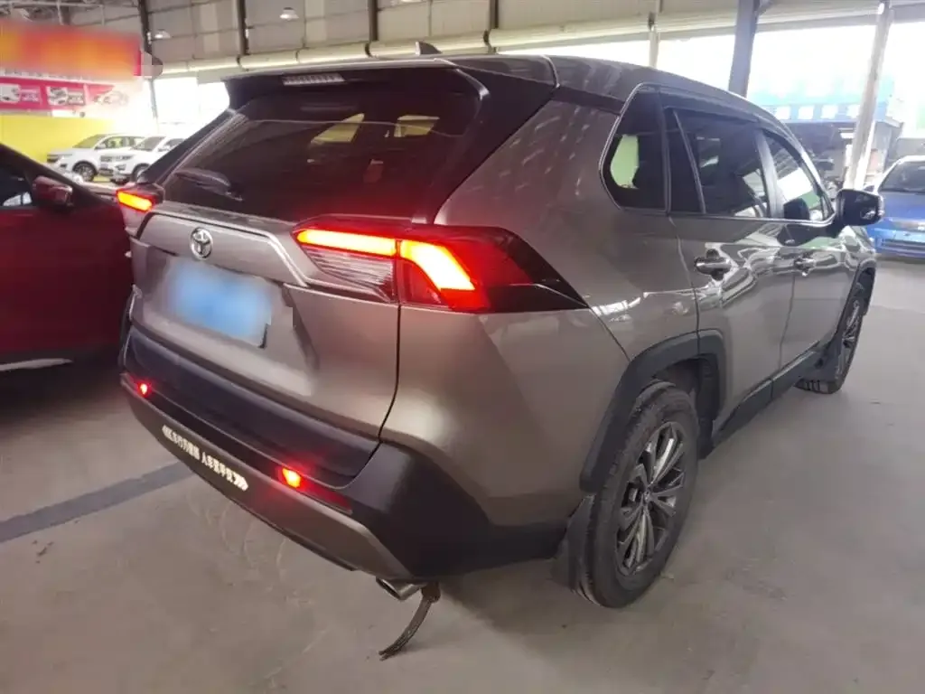 Toyota RAV4 — фото 3