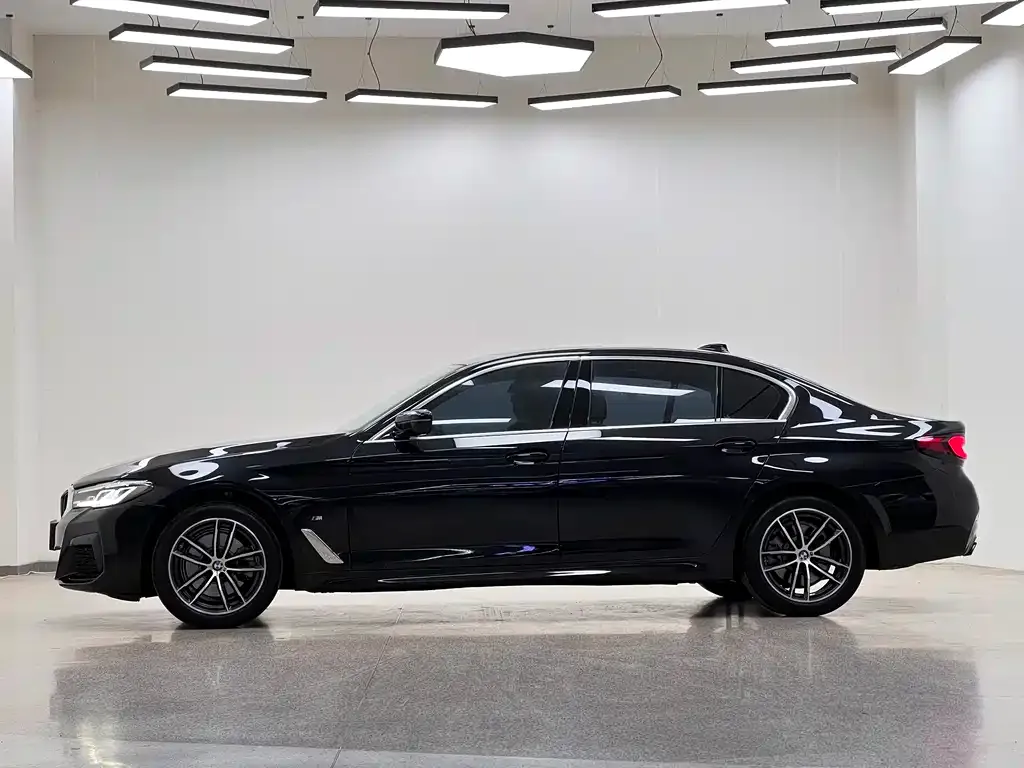 BMW 5 Series — фото 2