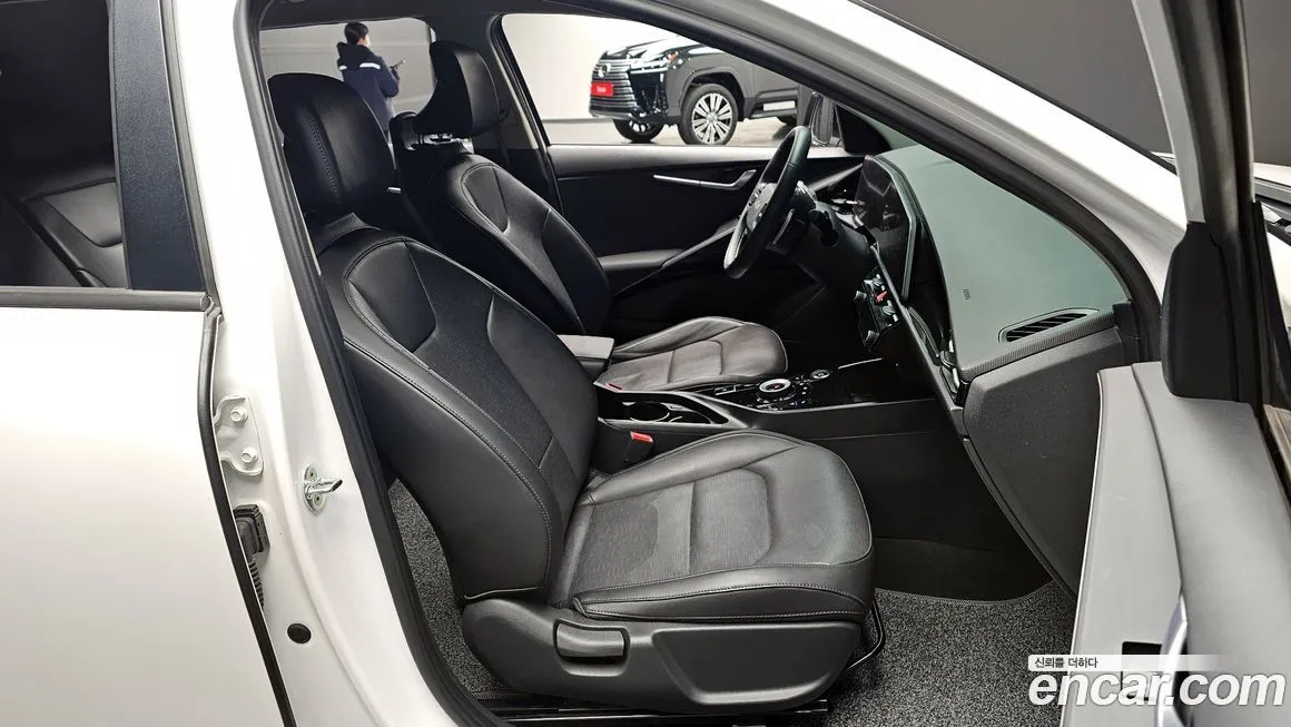 Kia Niro — фото 10