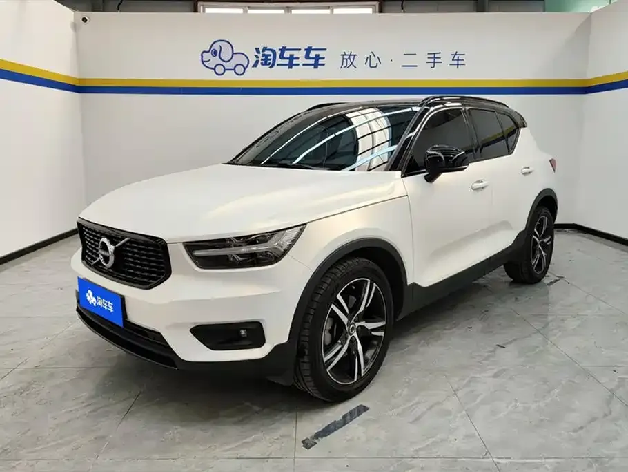 Volvo XC40 — фото 1