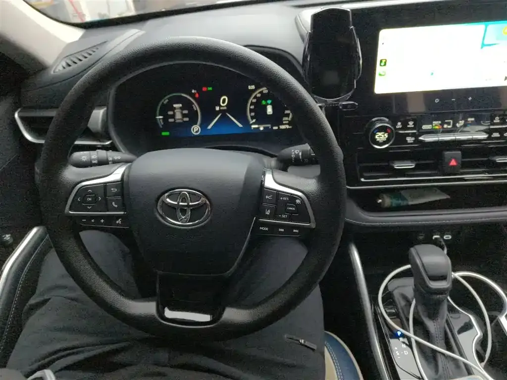 Toyota Highlander — фото 10