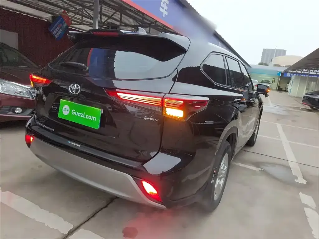 Toyota Highlander — фото 9