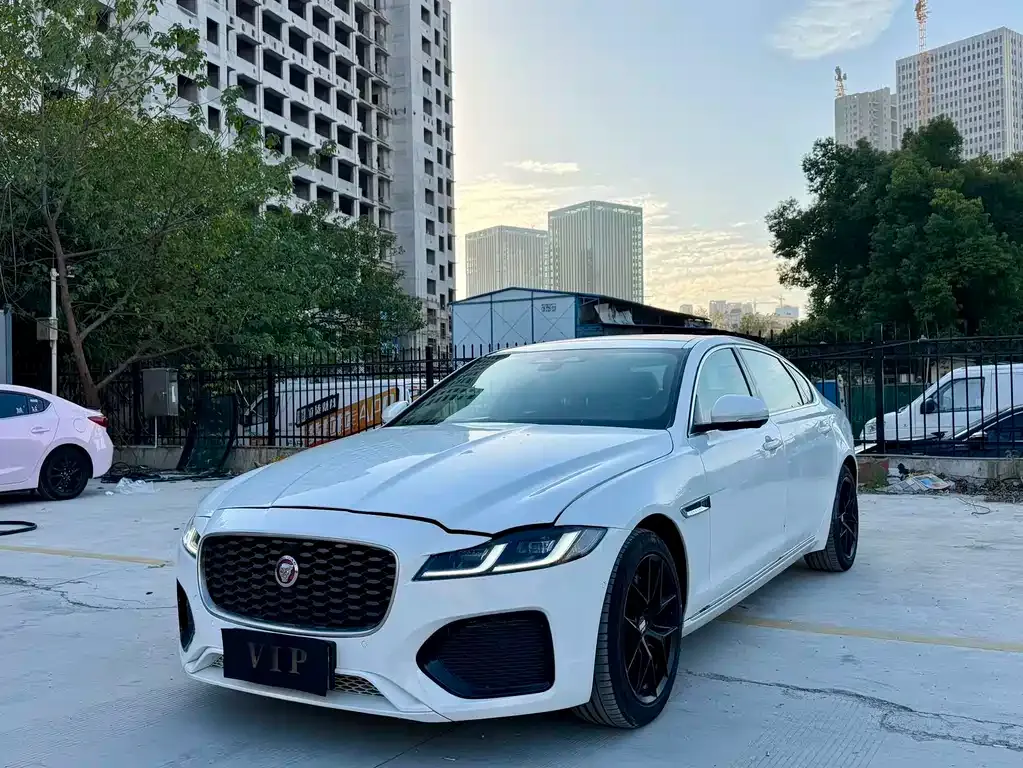 Jaguar XFL — фото 1