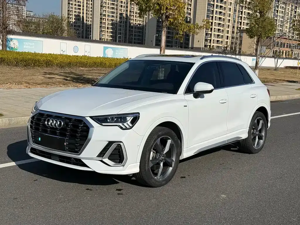 Audi Q3 — фото 1