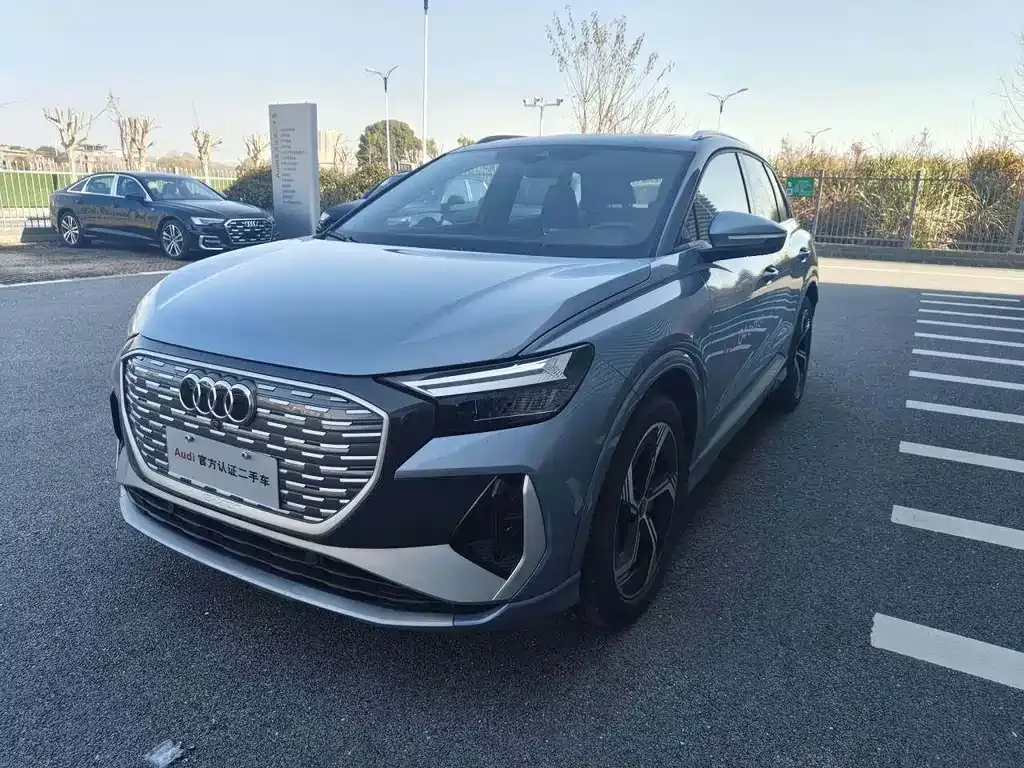 Audi Q4 e-tron — фото 1