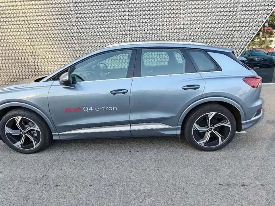 Audi Q4 e-tron — фото 5