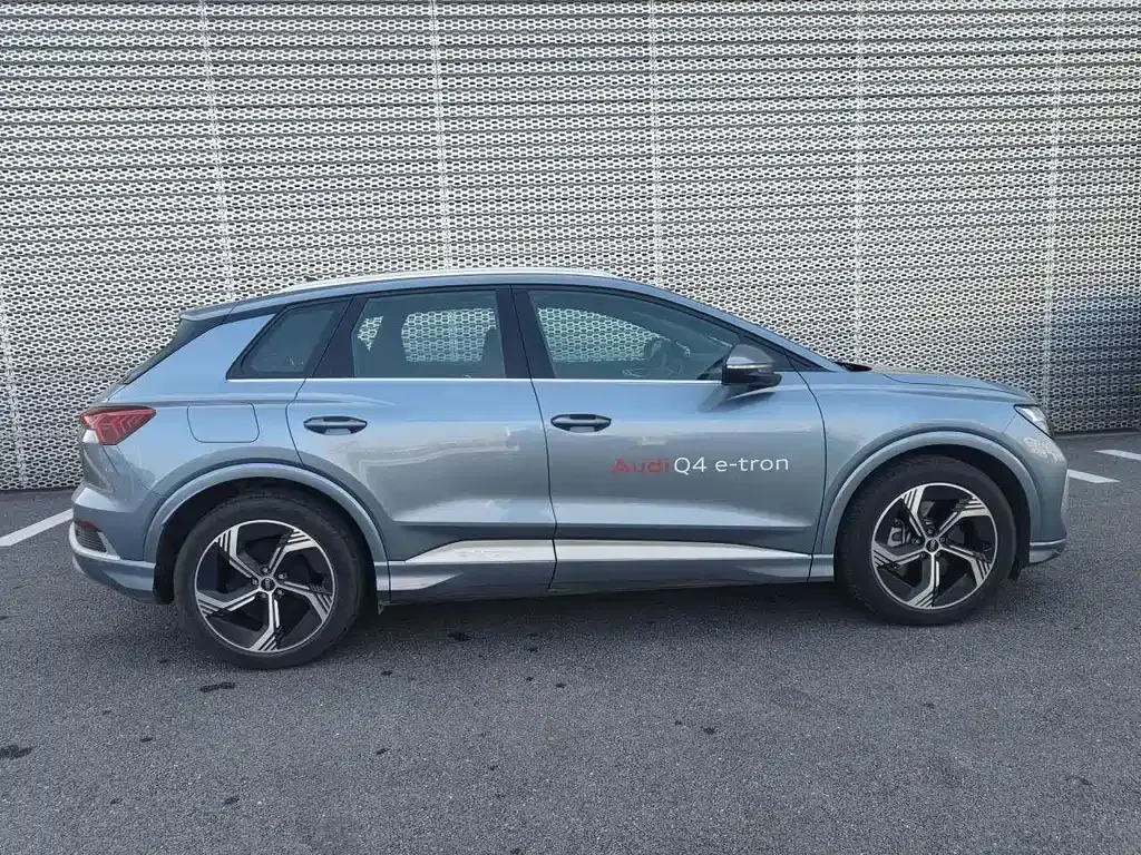 Audi Q4 e-tron — фото 6