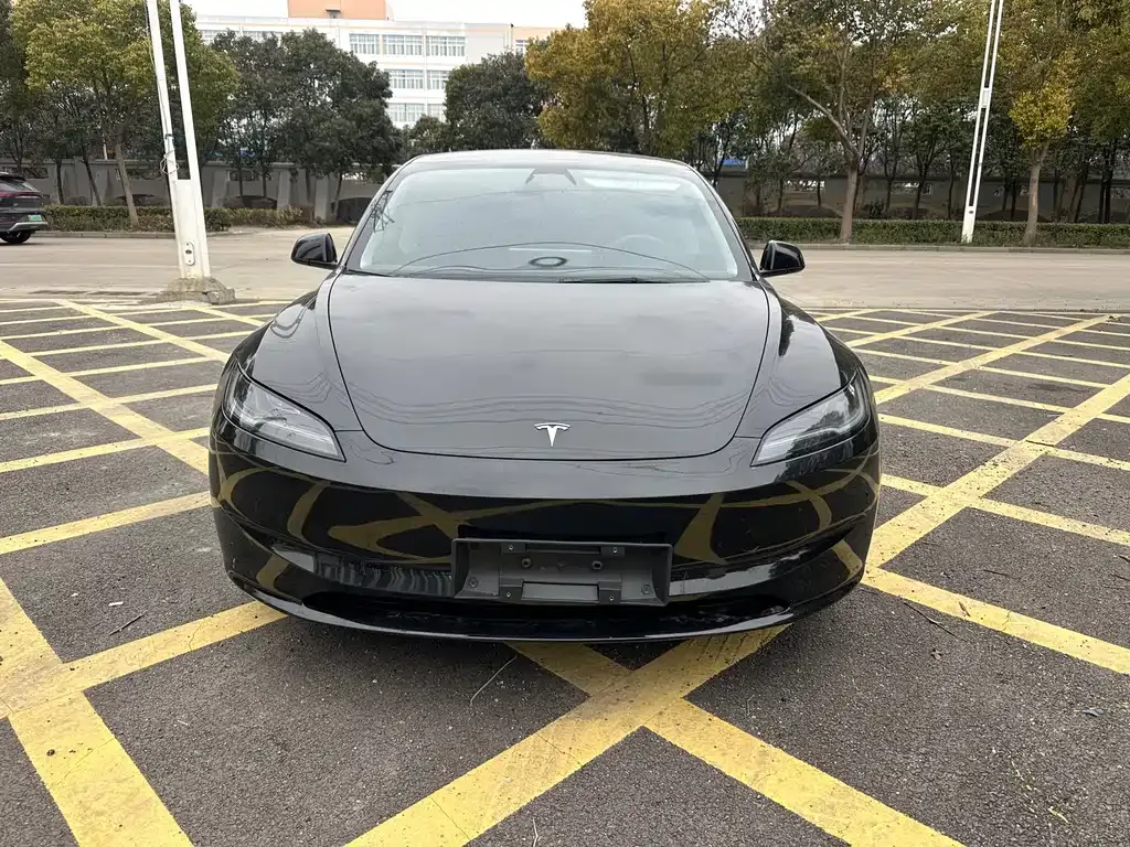 Tesla Model 3 — фото 1