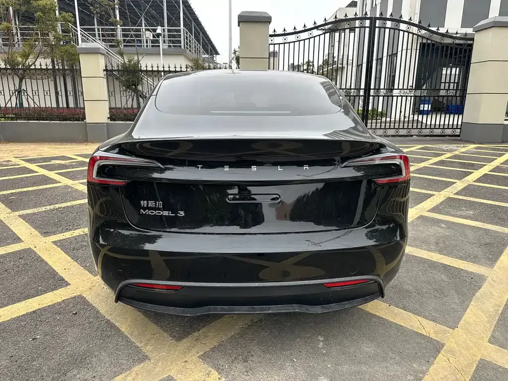 Tesla Model 3 — фото 4