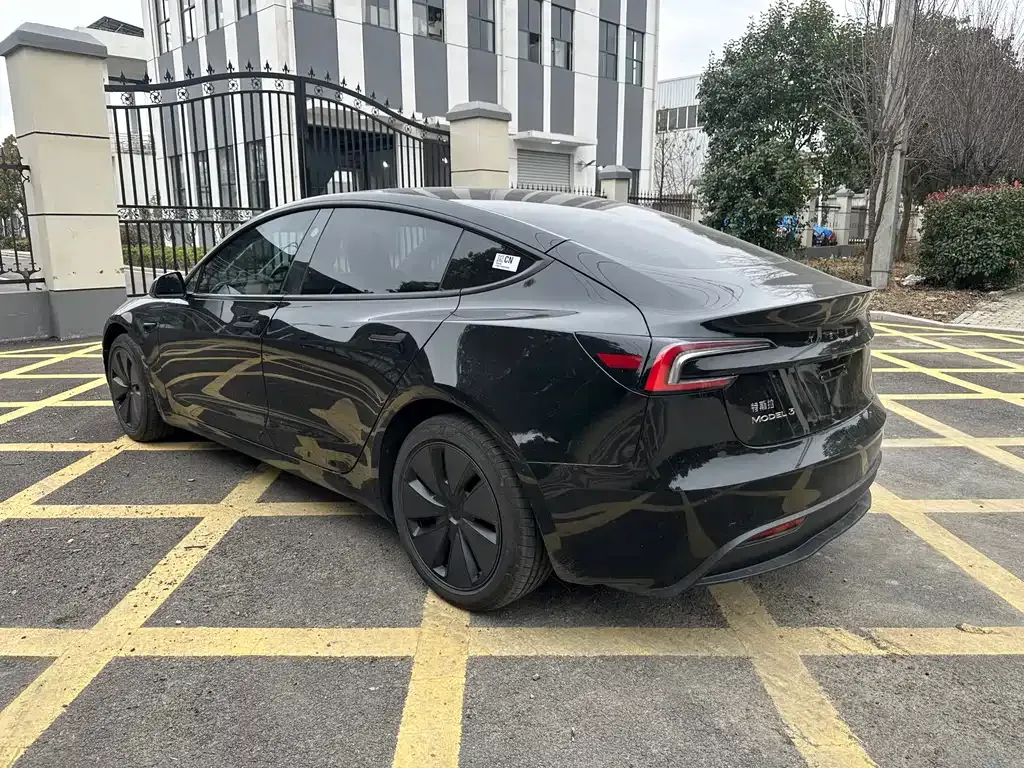 Tesla Model 3 — фото 8
