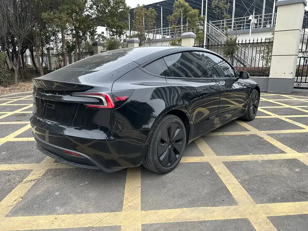 Tesla Model 3 — фото 3