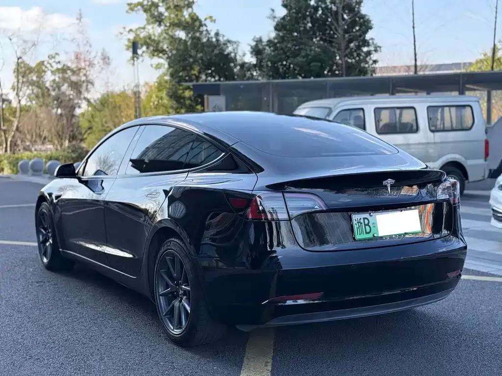 Tesla Model 3 — фото 4