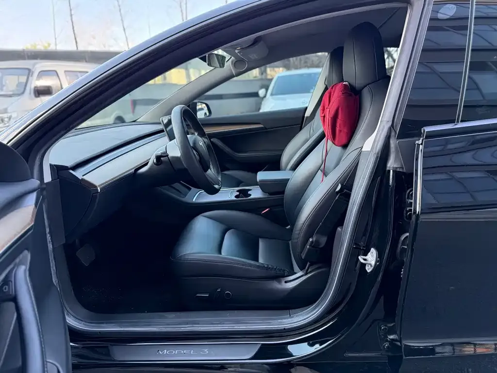 Tesla Model 3 — фото 5