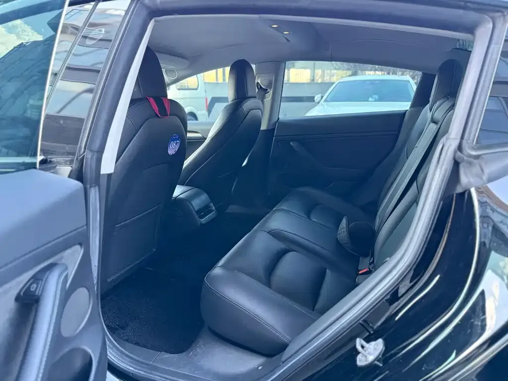 Tesla Model 3 — фото 3