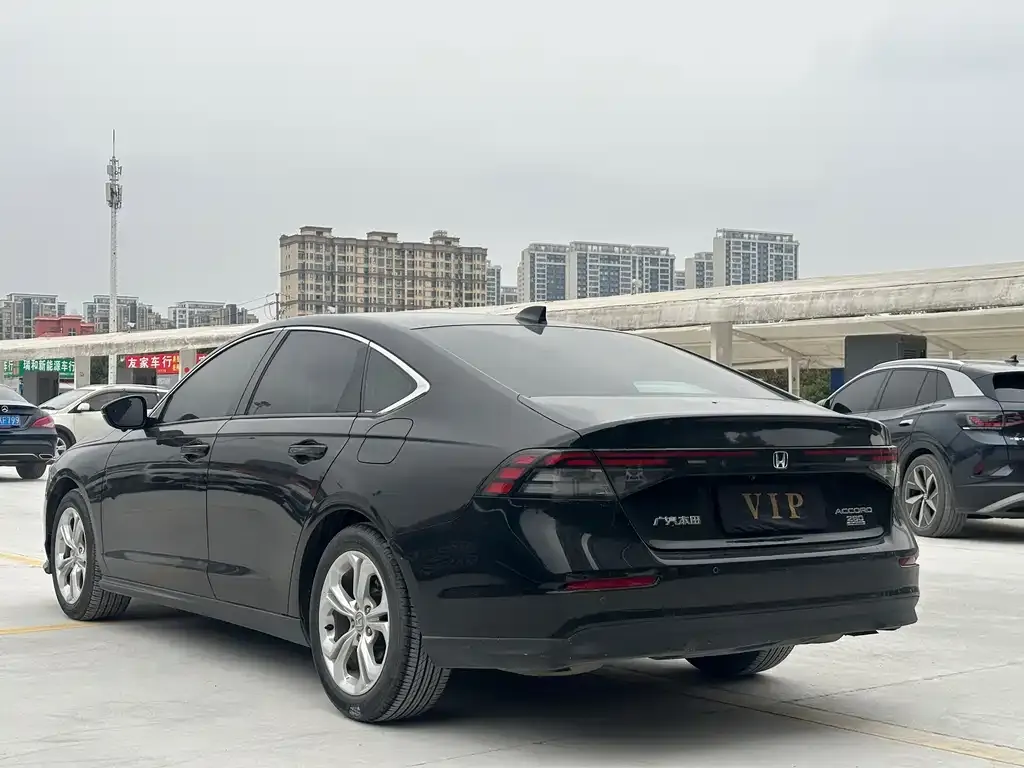Honda Accord — фото 9