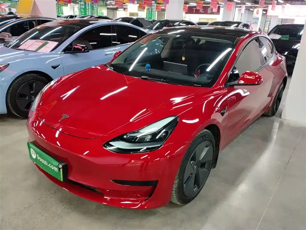 Tesla Model 3 — фото 1