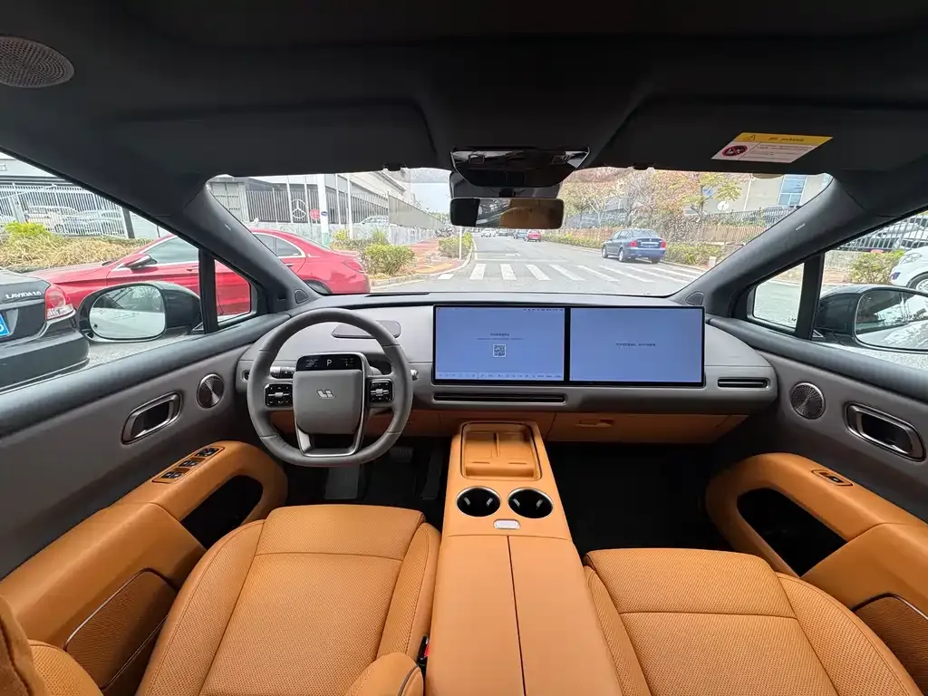 Li Auto i8 — фото 3