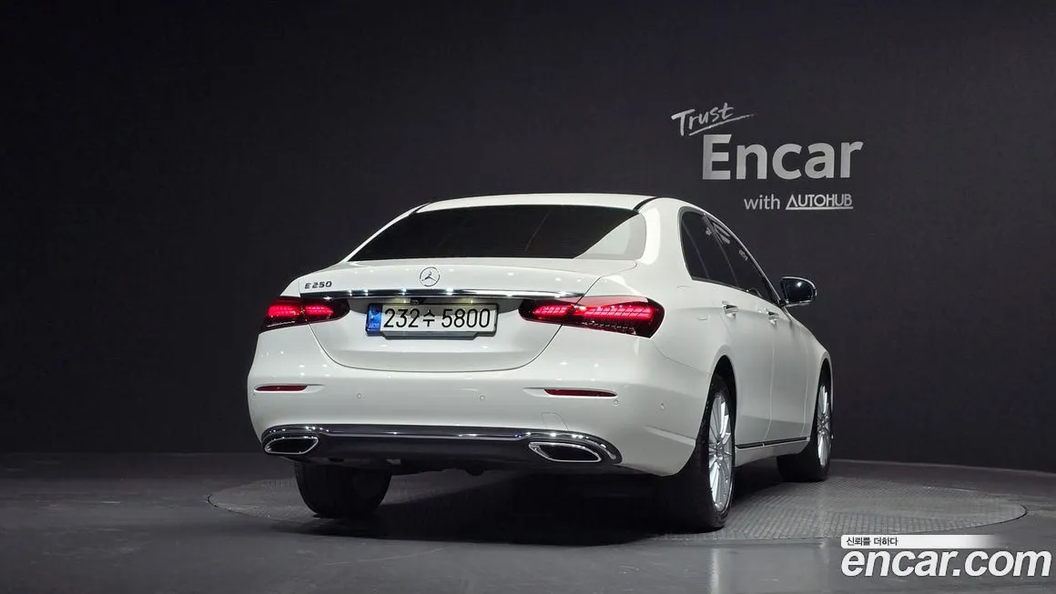 Mercedes-Benz E-Class — фото 2