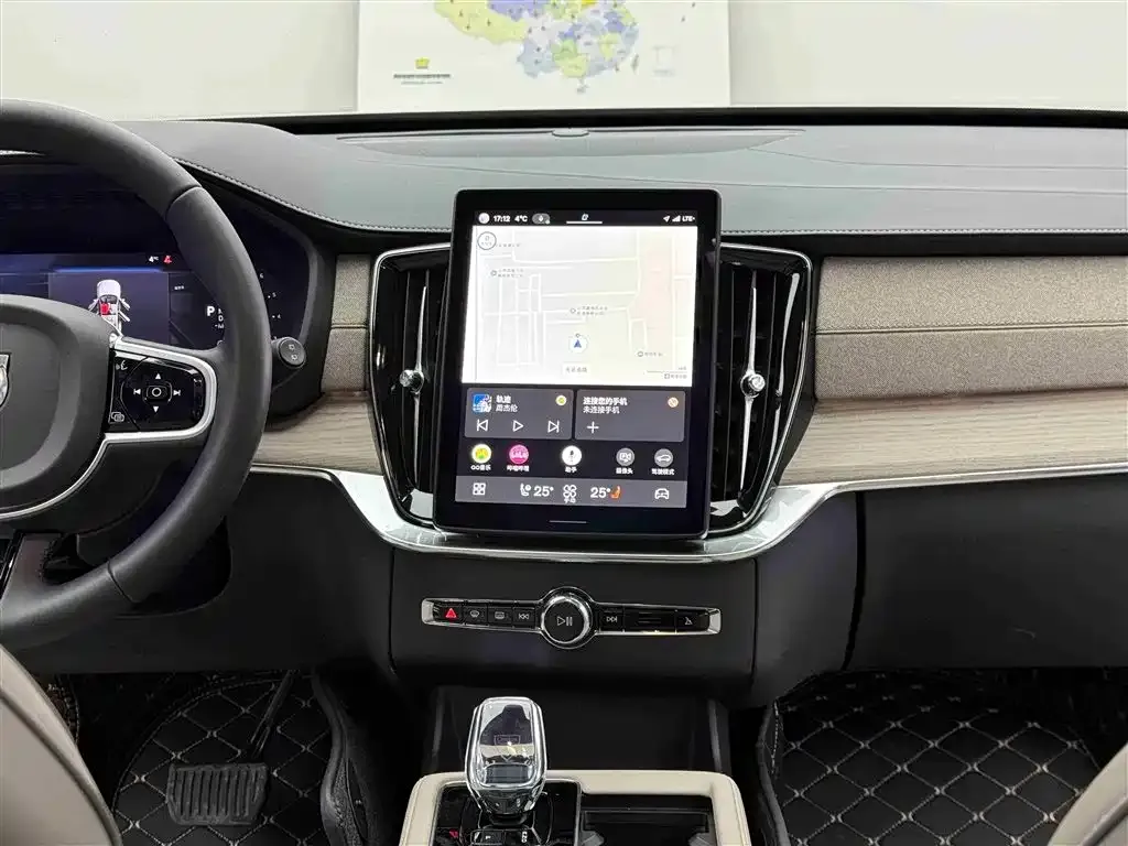 Volvo XC90 — фото 10