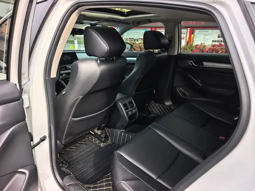 Honda Accord — фото 10