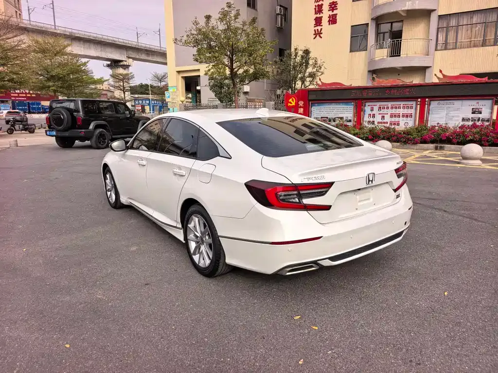 Honda Accord — фото 4