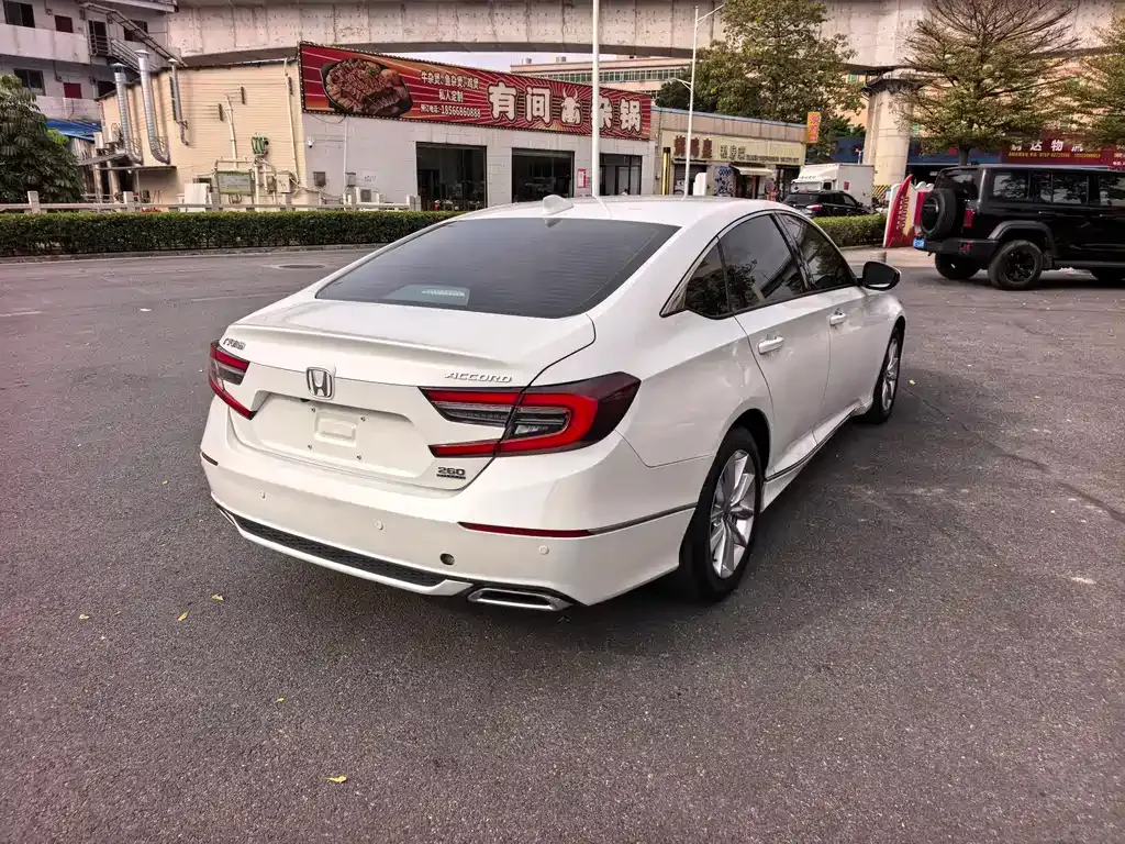 Honda Accord — фото 8