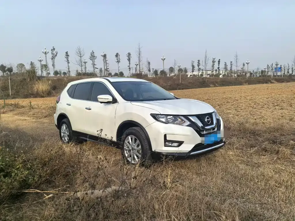 Nissan X-Trail — фото 1