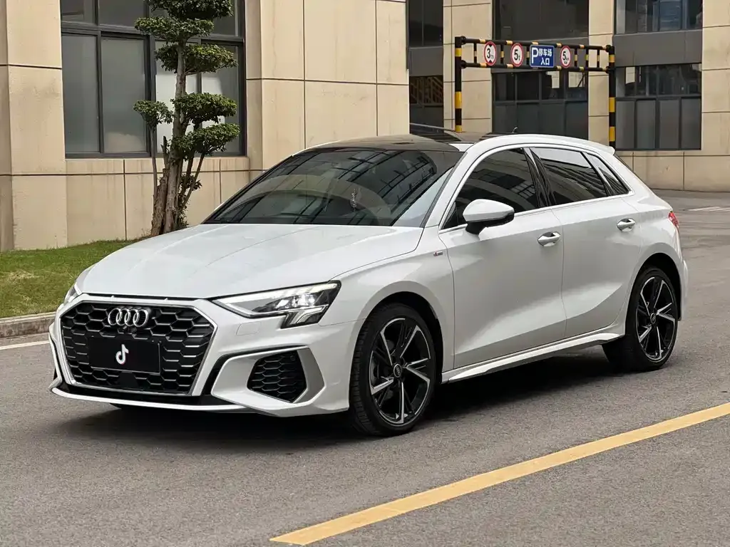 Audi A3 — фото 1