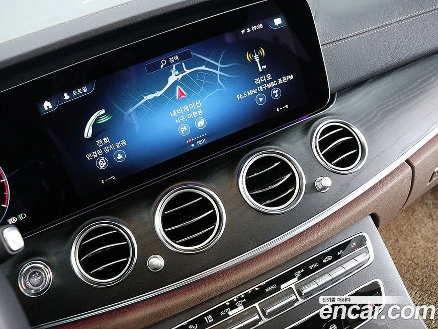 Mercedes-Benz E-Class — фото 10