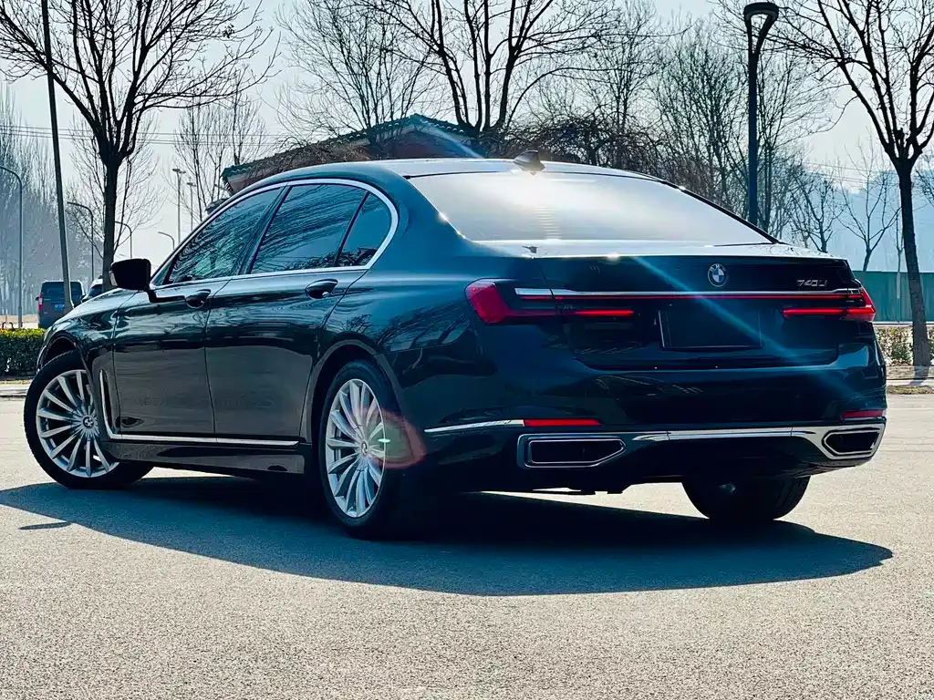 BMW 7 Series — фото 9