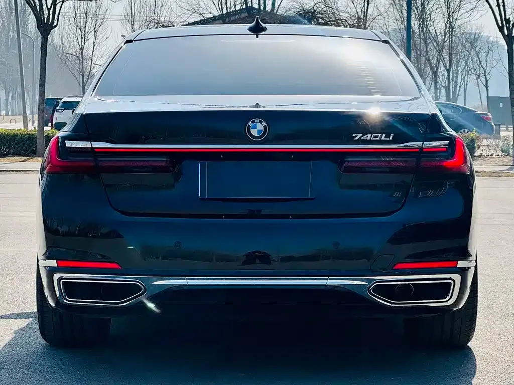BMW 7 Series — фото 2