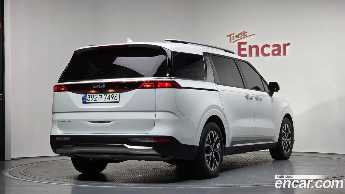 Kia Carnival — фото 10