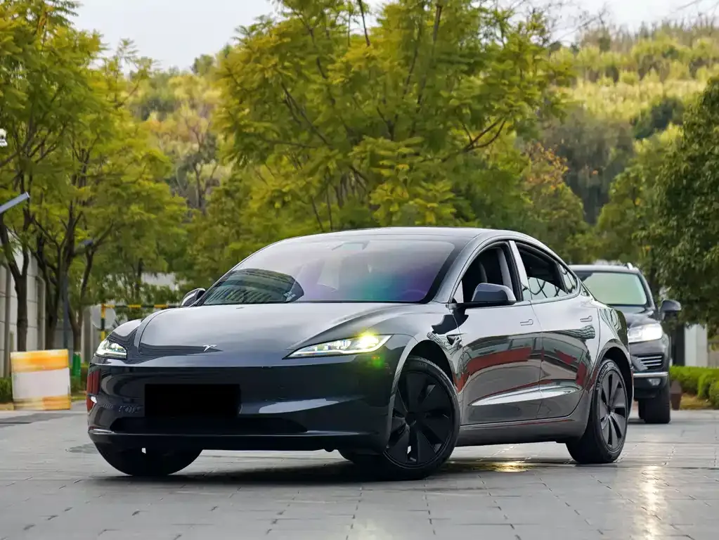Tesla Model 3 — фото 1