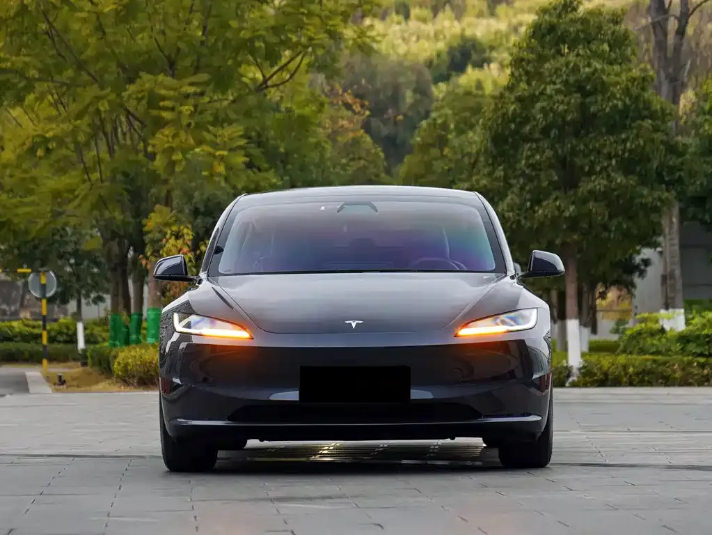 Tesla Model 3 — фото 10