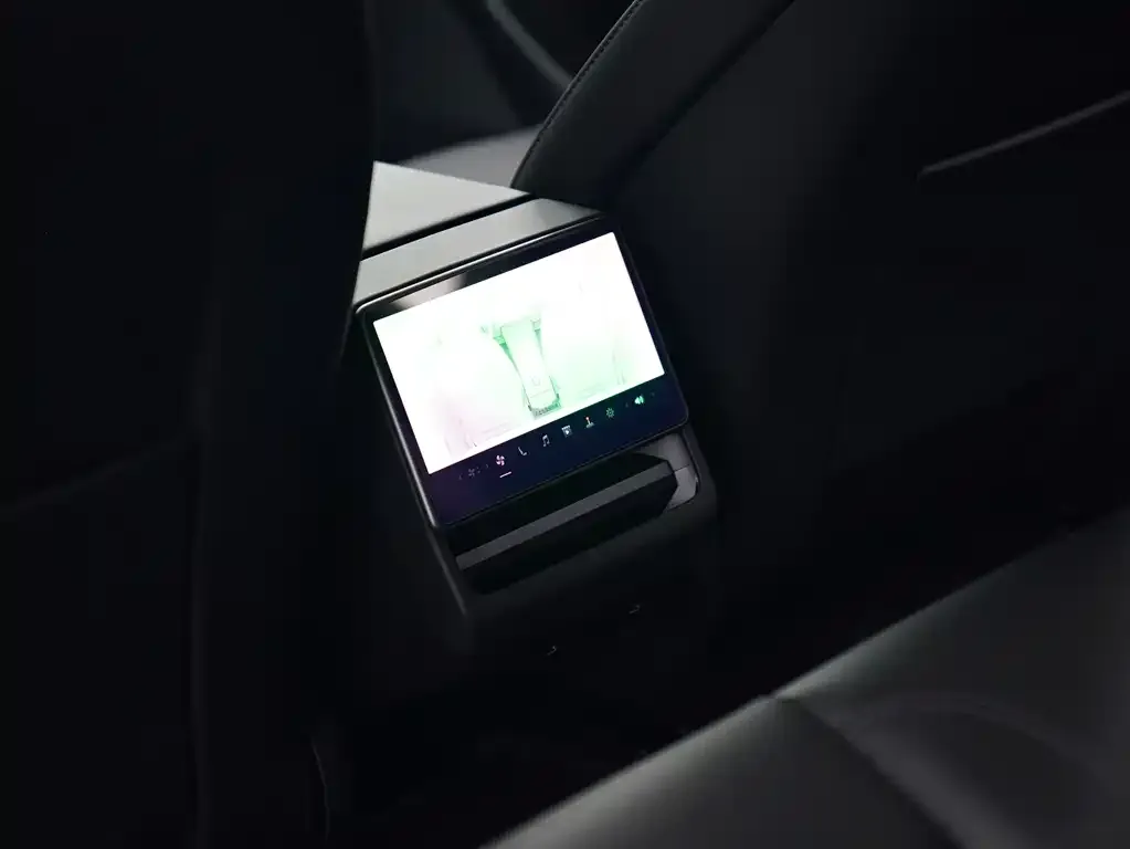 Tesla Model 3 — фото 2