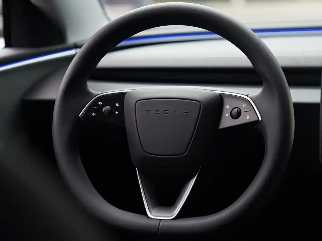 Tesla Model 3 — фото 3