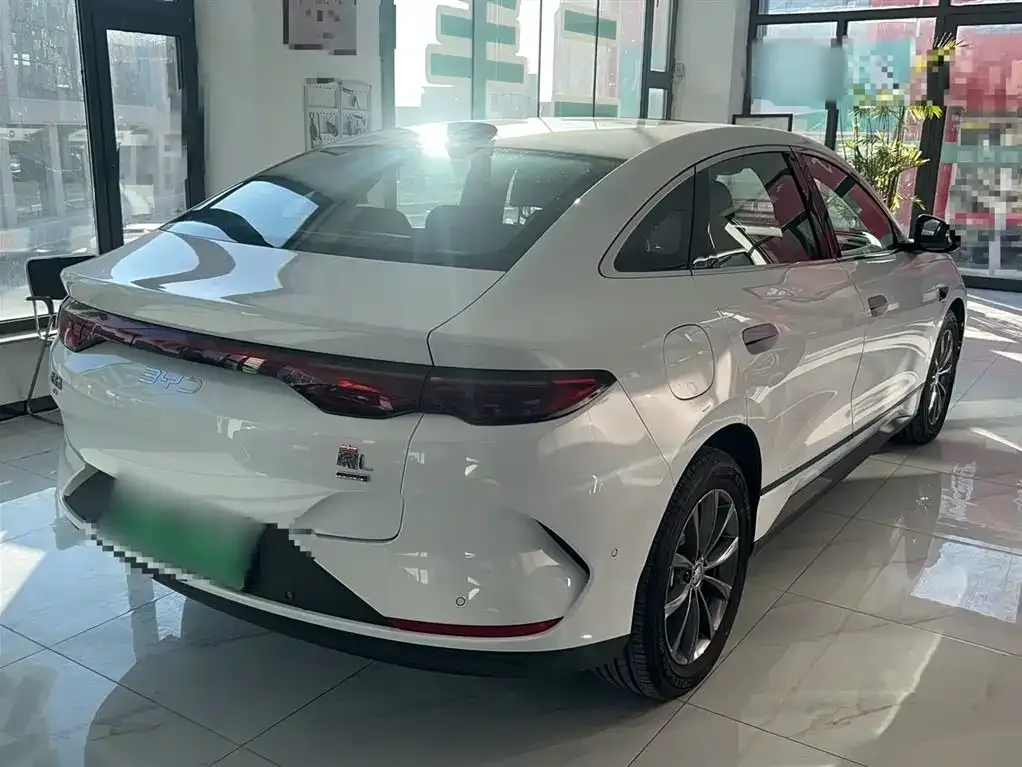 BYD Qin L — фото 8