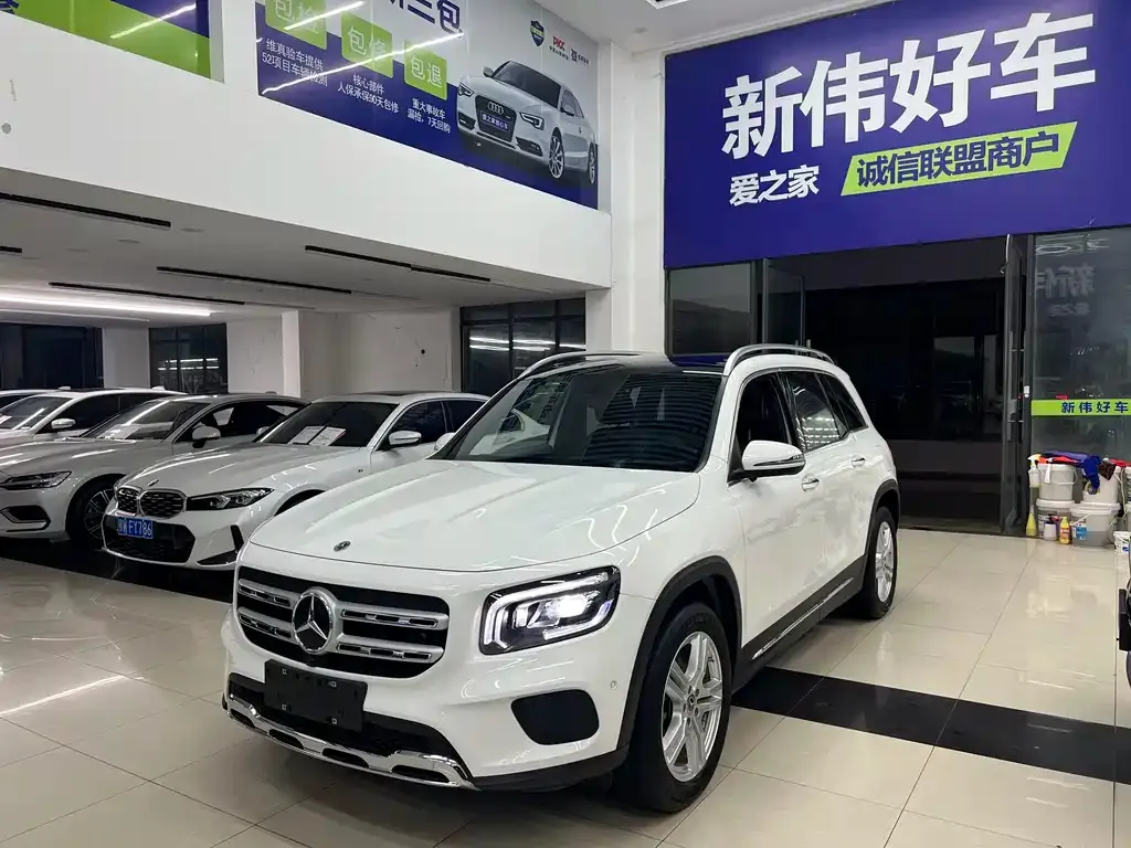 Mercedes-Benz GLB — фото 1