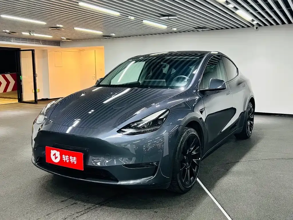 Tesla Model Y — фото 1