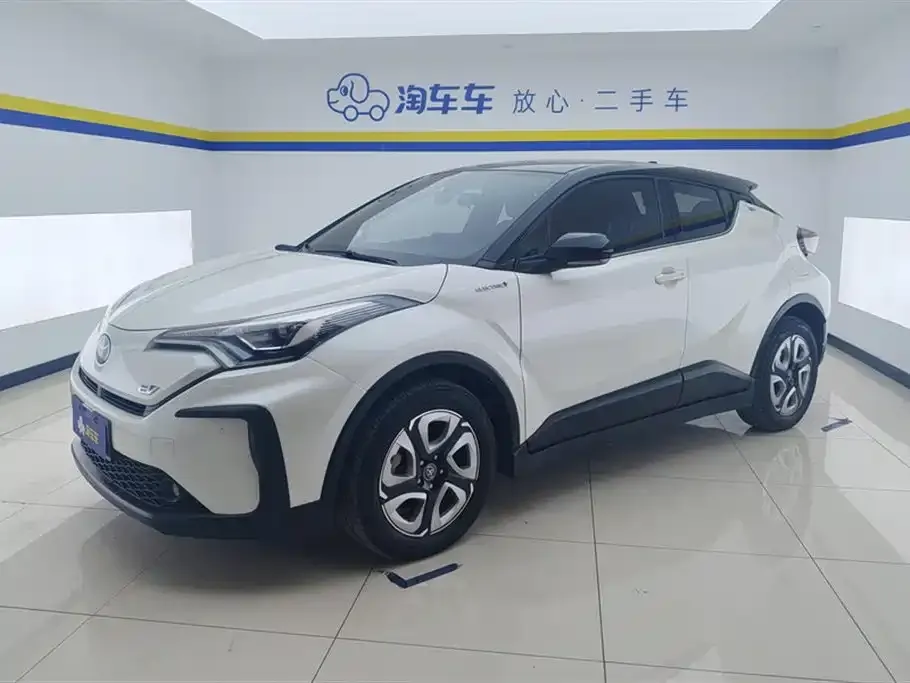 Toyota C-HR EV — фото 1