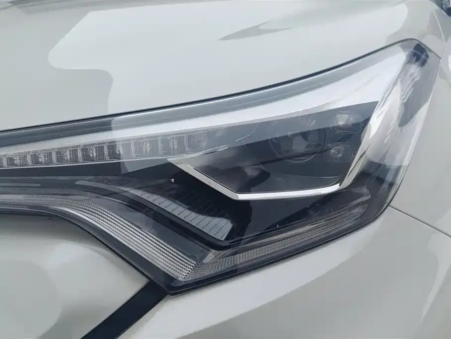 Toyota C-HR EV — фото 7