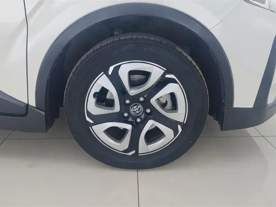 Toyota C-HR EV — фото 6