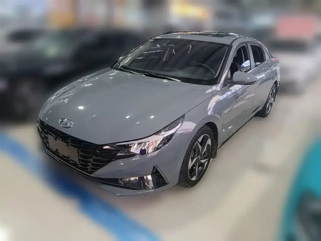 Hyundai Elantra — фото 1
