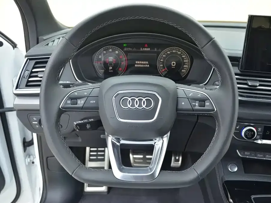 Audi Q5L — фото 10