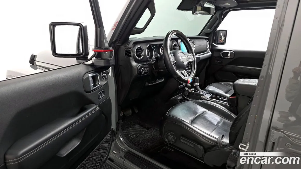 Jeep Wrangler — фото 7