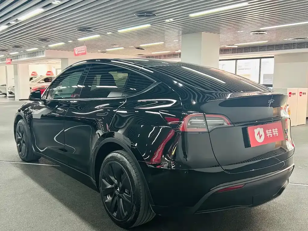 Tesla Model Y — фото 7